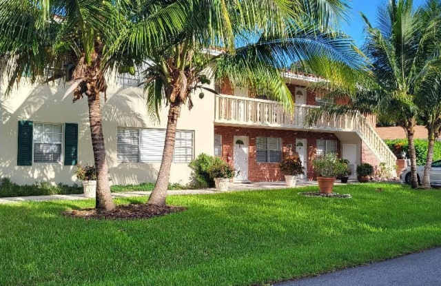 5240 NE 14th Way unit: 5 photos photos