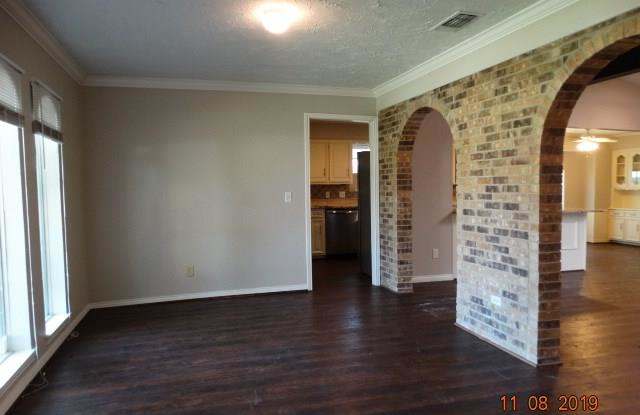3024 Creekbend Drive Gallery 3