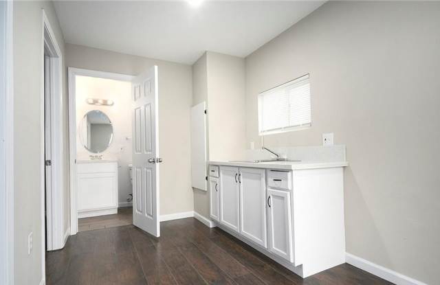 AVAILABLE NOW! LOVELY Remodeled 2 Bedroom / 1 Bath ADU in Yucca Valley! MOVE IN SPECIAL! 50% OFF ONE MONTHS RENT photos photos