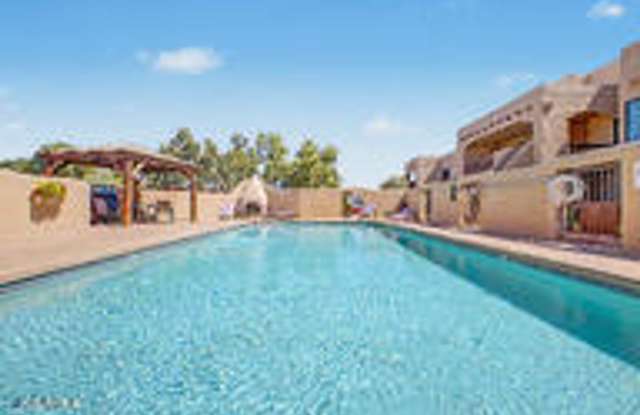 Modern 2-Bedroom Chandler Condo Gallery 3