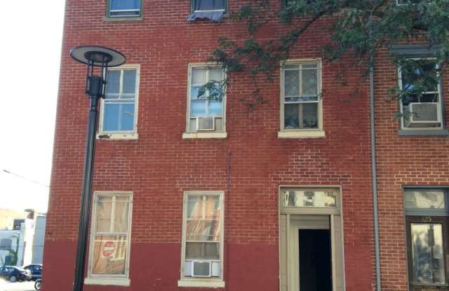 2nd floor Apartment Steps From Central Market and Downtown Amenities! - 127 North Beaver Street, York, PA 17401