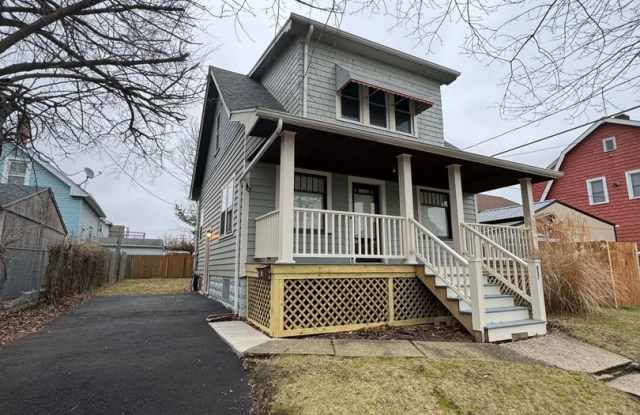 Charming 3-Bedroom Home with Modern Updates in North Collinwood! photos photos