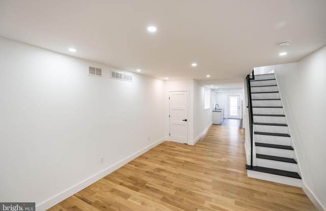 2009 E CUMBERLAND Street photos photos