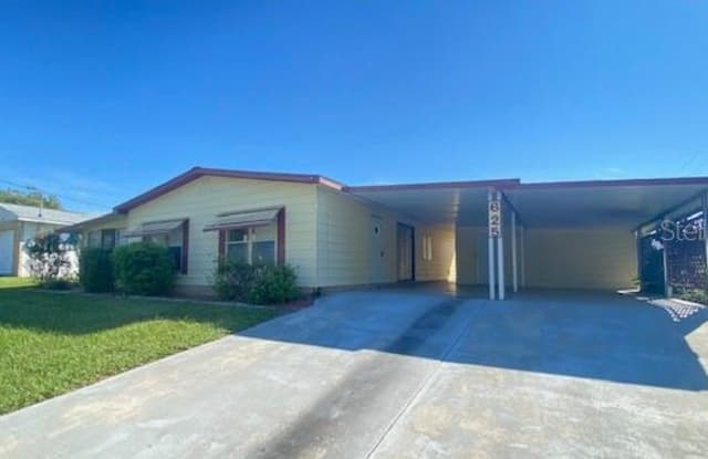 625 SECOND AVENUE - 625 2nd Avenue, Lady Lake, FL 32159