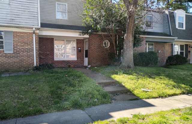 3 bedroom, 1.5 bathroom Townhouse in Virginia Beach Gallery 1