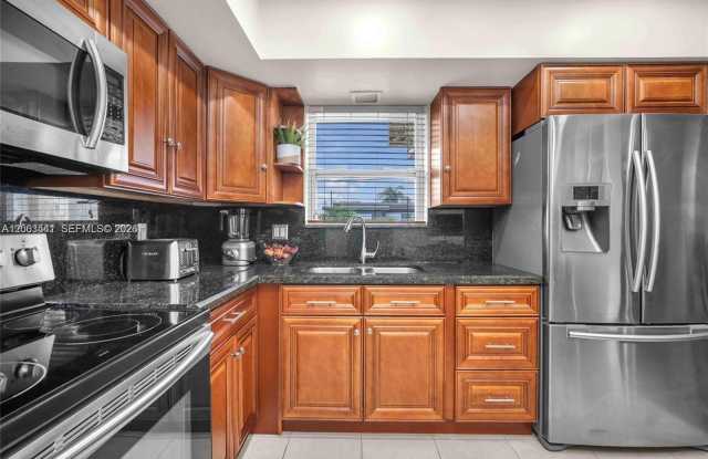 2825 SW 5th St photos photos