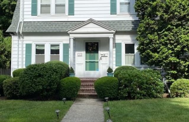 127 Eastbourne Rd - 127 Eastbourne Road, Newton, MA 02459