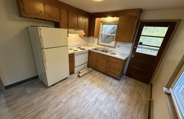 372 Park St - 372 Park Street, Bristol, CT 06010