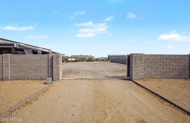 832 E Maddock Road Gallery 2
