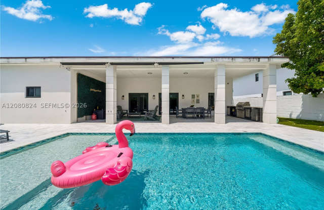 4280 SW 13th Ter Gallery 1