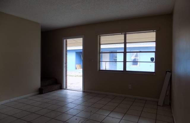 2 Bedroom 1.5 Bathroom Townhouse For Rent at 3409 Avenue R Unit C NW Winter Haven, Fl. 33881 Gallery 3