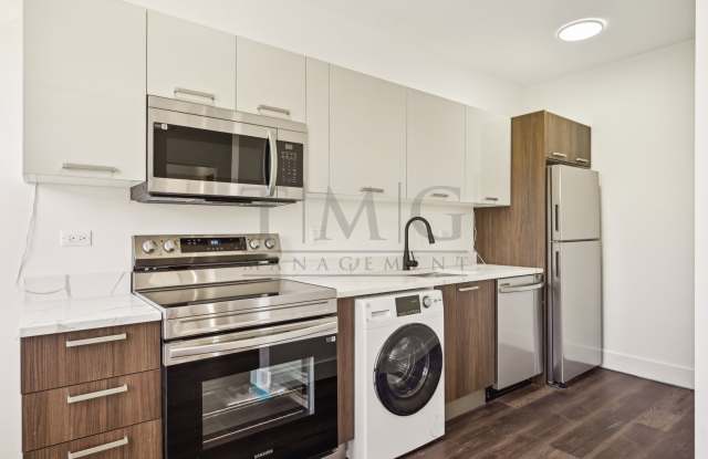 2 Bed in Andersonville with Italian Finishes, Natural Light & In-Unit Laundry! Gallery 4