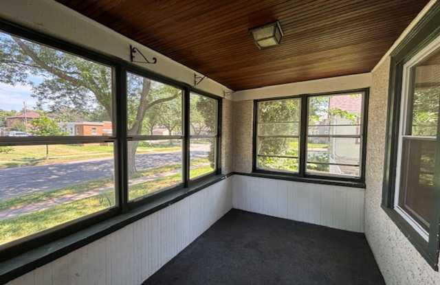 Charming 2+ Bedroom Single Family on a great St Paul street!! Gallery 4