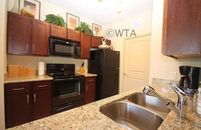 13838 THE LAKES BLVD. Gallery 3