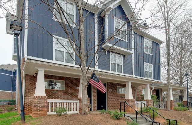 Wesley Heights Townhome with City Views Gallery 3