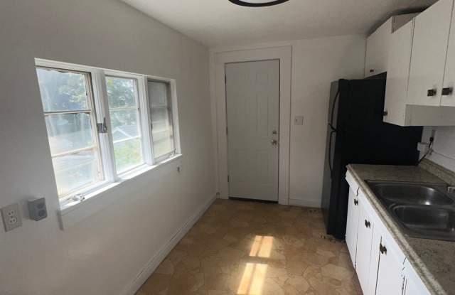 12 Lincoln Avenue - 2nd floor Left Gallery 3