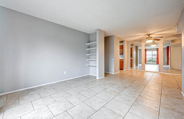 7313 Gulf Freeway Gallery 4