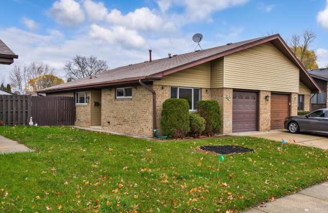 120 Innsbrook Drive - 120 Innsbrook Drive, Streamwood, IL 60107