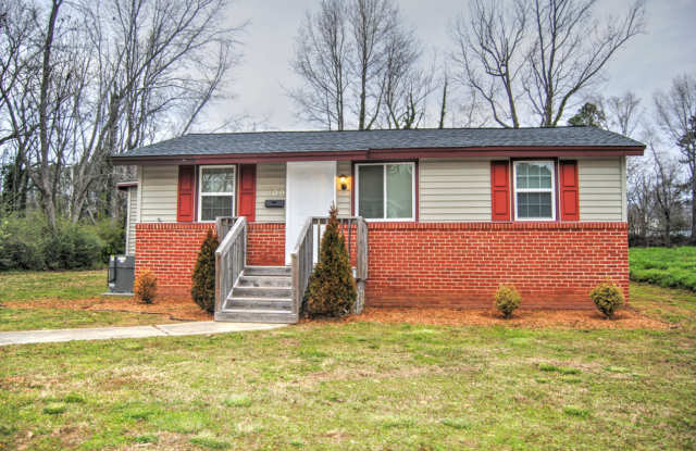 Cozy Home with a Spacious Back Yard in Garner! photos photos