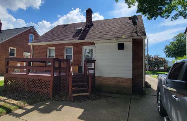 Single 3 bedroom 1 bath home located in Mayfield Hts! Gallery 3