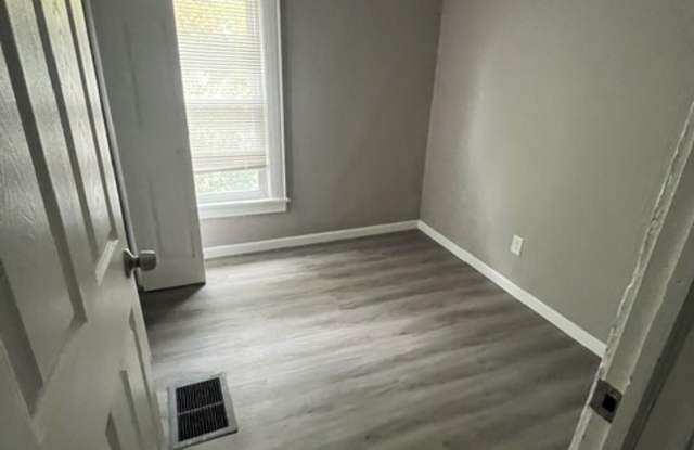 151 Kenwood Avenue - Up Gallery 4
