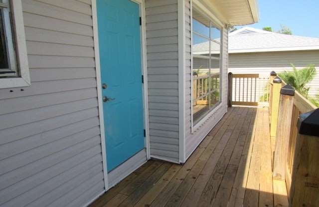 1 bedroom 1 bathroom upgraded duplex Gallery 4