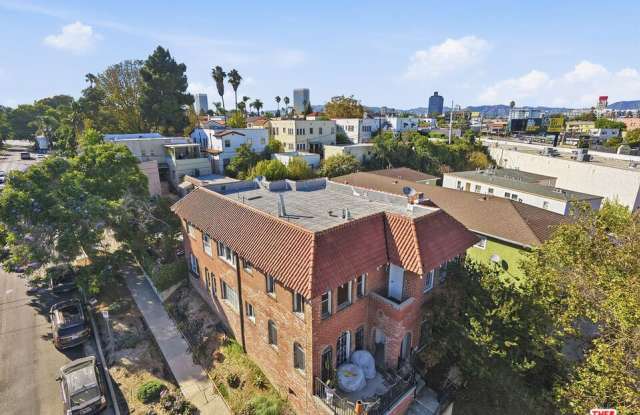 1097 S Orange Dr Gallery 1