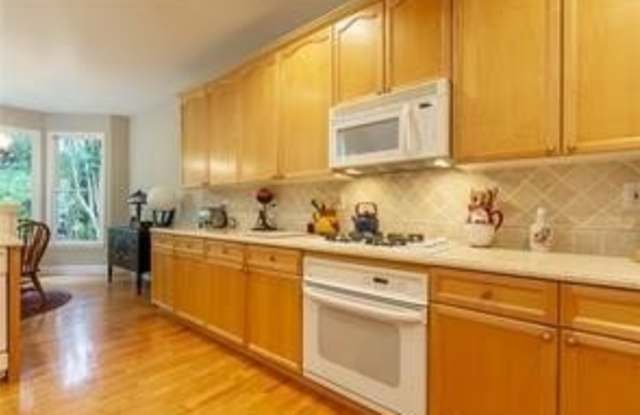 1635 Reserve Circle Gallery 3