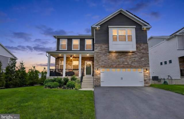 32 WESTMONT Drive Gallery 1