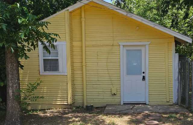 ONE ROOM!  efficiency unit! 1/1; water paid! Gallery 3
