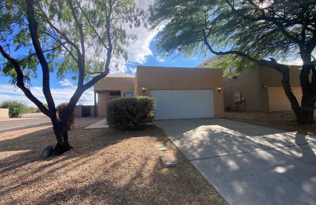 Large home in great area - 1676 Knowlton Street, Sierra Vista, AZ 85635