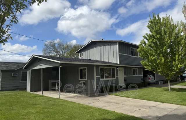 716 SE 9th St photos photos