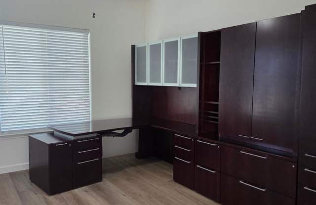 Serrano - A beautiful 3 bedroom plus office, 2 bath Gallery 4