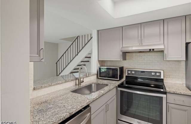 3300 Royal Canadian Trace Gallery 3