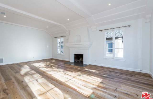 994 STEARNS Drive Gallery 3