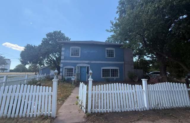 1606 Austin Street Gallery 1