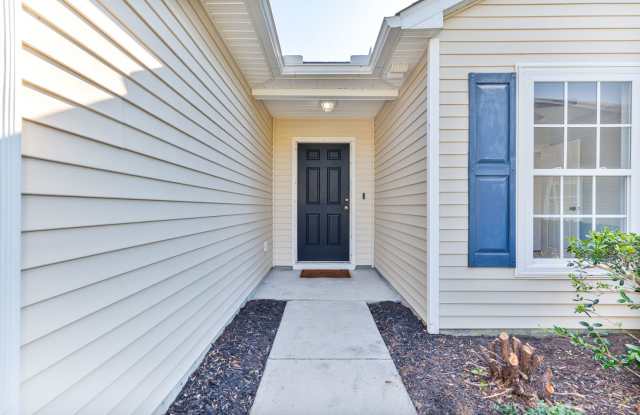 Charming 3BR/2BA Home on Expansive Lot in Carolina Forest Gallery 3