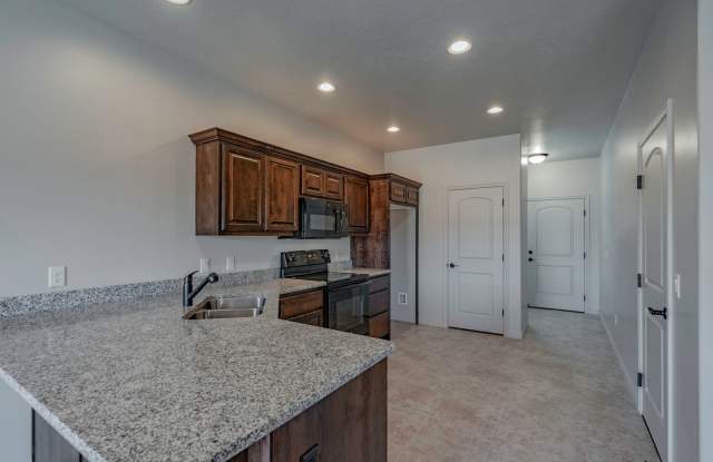 3 Bedroom Townhome with BRAND NEW CARPET! Gallery 1