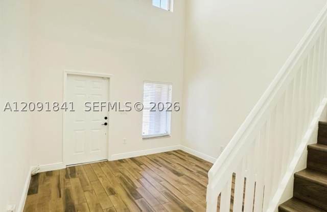 202 Riverwalk Cir Gallery 4