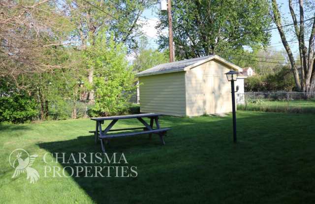 QUAINT THREE BEDROOM HOUSE, GREAT LOCATION WITH EVEN MORE AMENITIES!!! Gallery 4