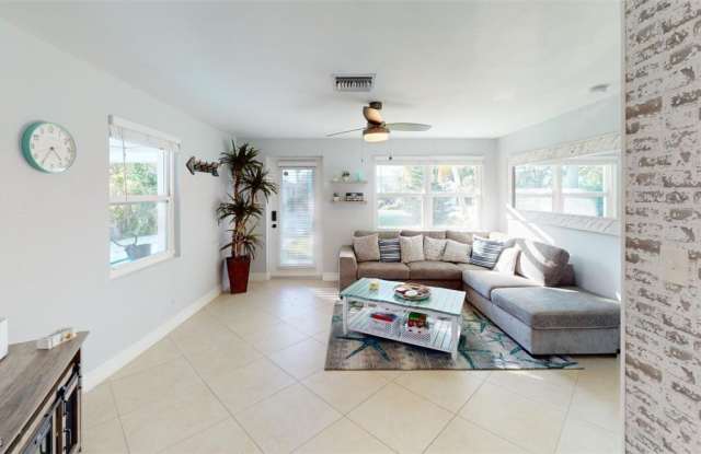 560 E Valley Drive Gallery 4