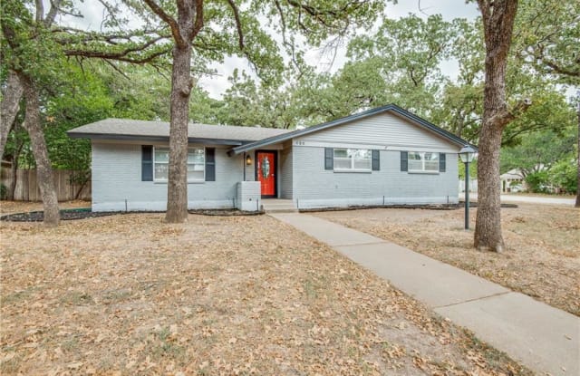 520 Brookview Dr - 520 Brookview Drive, Hurst, TX 76054
