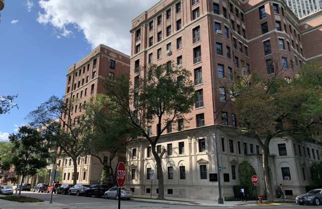 2600 N Lakeview Avenue photos photos