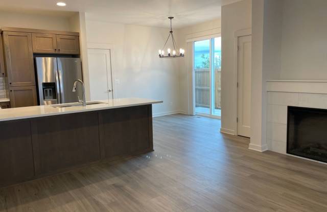 3 Bedroom / 2.5 Bathroom Townhome in NW Redmond Gallery 2