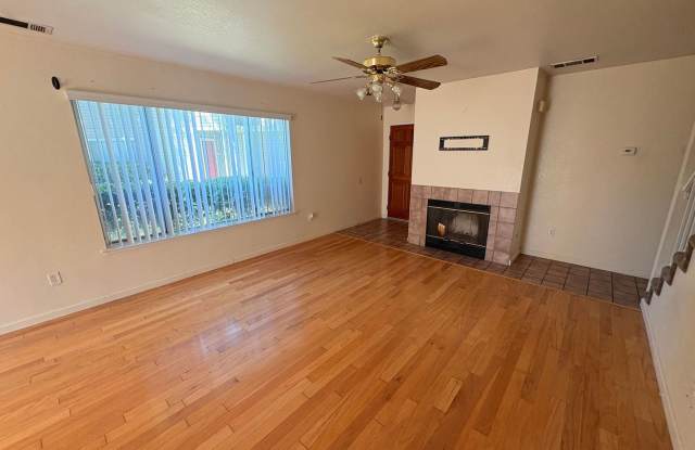 Cozy 3 bed, 2.5 bath home for rent near Mooney Blvd Gallery 4