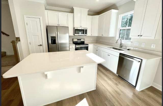 53 Connaught Court Gallery 3