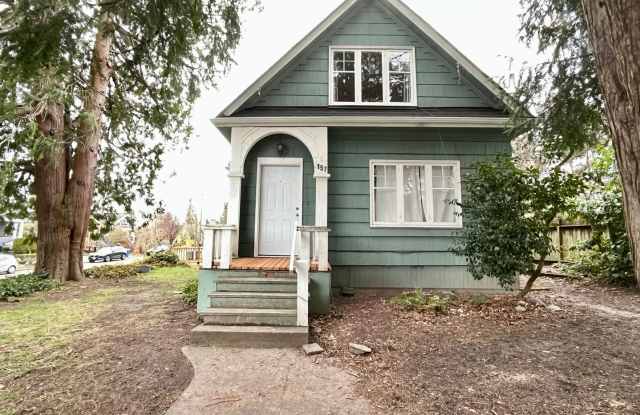 Charming Green Lake Seattle Home photos photos