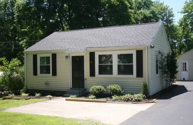 2833 Colonial Circle photos photos