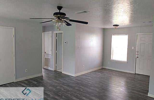 3517 Sparrow Street Gallery 3