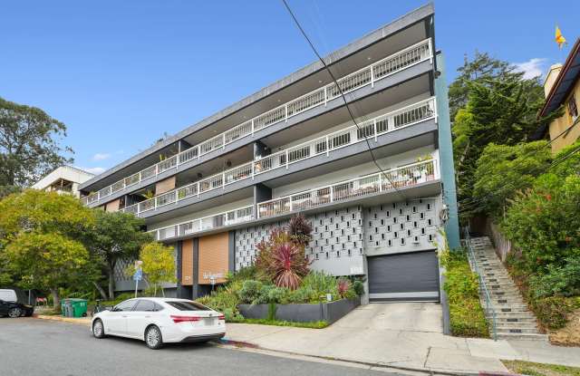1771 Highland Place Gallery 2
